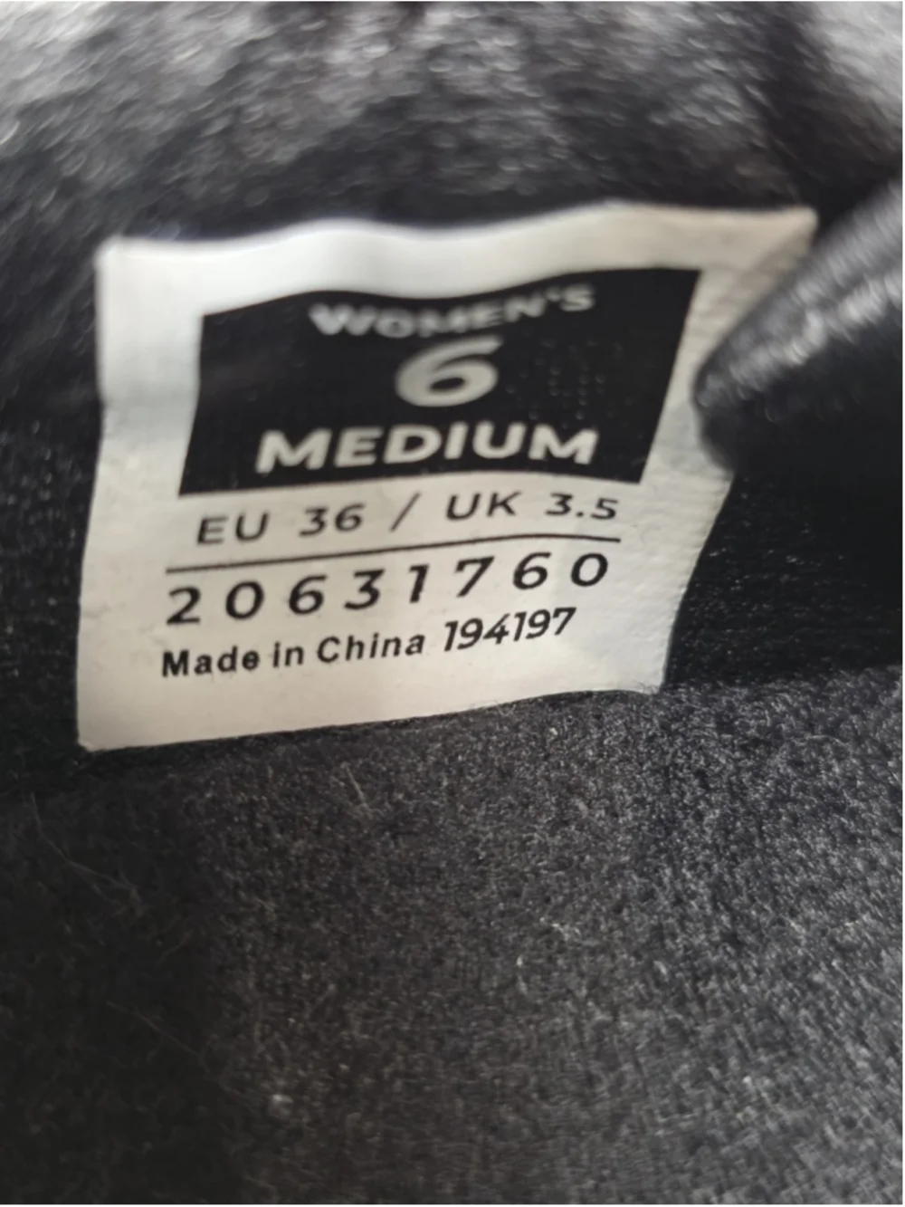 KURU Women's 6 M Black Leather ROAM Comfort Walking Sneakers White Gum Sole